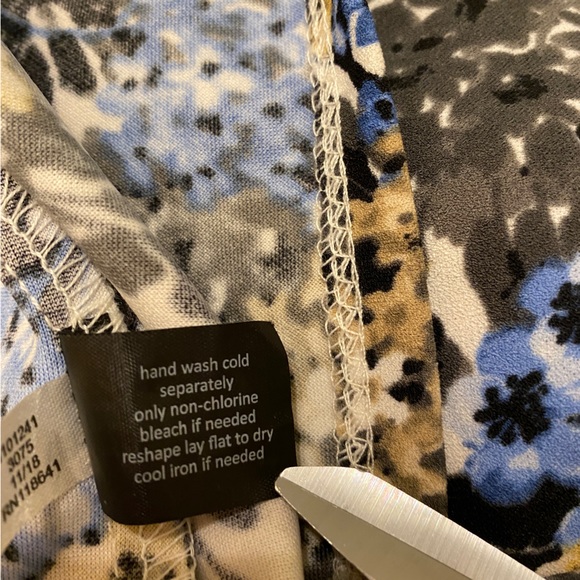 Lane Bryant Womens Dress sz 20 Floral Print V Neck Bell Sleeve Knee Length - Picture 6 of 6